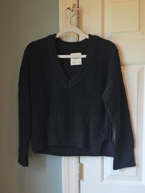 Abercrombie & Fitch Women's Black V-Neck Chunky Knit Sweater